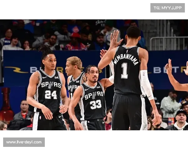 勇士126-113击败尼克斯,库里27分7助攻触底反弹